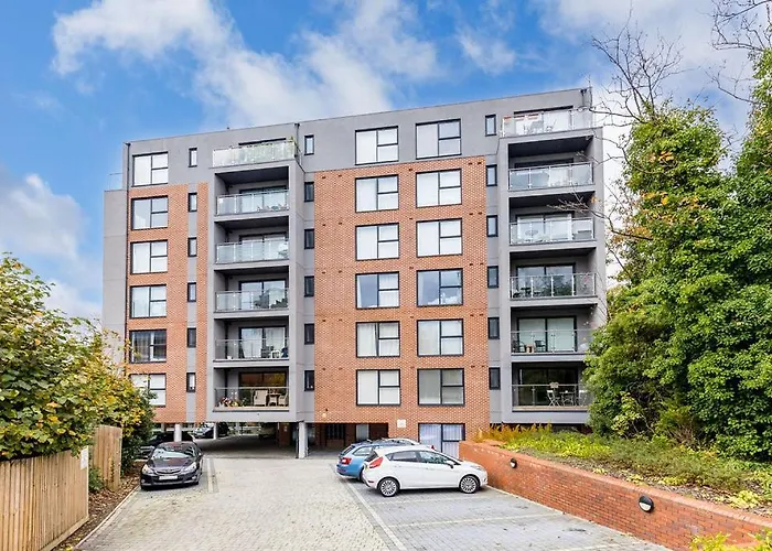 Stylish Town Centre Apartment, W Parking, Nr Beach