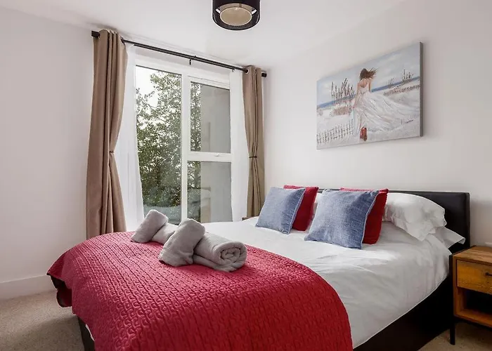 Stylish Town Centre Apartment, W Parking, Nr Beach